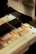 Charger l&#39;image dans la galerie, TABLETTE DE CHOCOLAT FLEUR DE SEL &amp; AMANDES TORRÉFIÉES BIO
